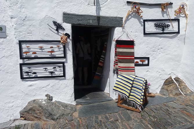 Private Tour to Evora and Monsaraz from Lisbon - Évora stop 1: arriving at the city UNESCO core