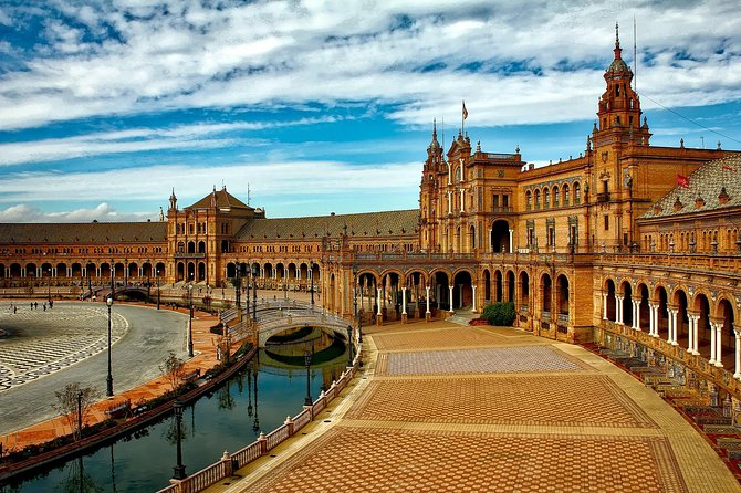 Private Transfer from Lisbon to Seville with 2 hours for sightseeing - Door-to-Door Pickup in Lisbon: Fewer Logistics, More Sanity