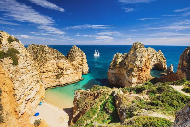 Private Transfer From / To Lisbon Airport x Algarve - The Ride Itself: Clean Air-Conditioned Comfort and Practical Extras