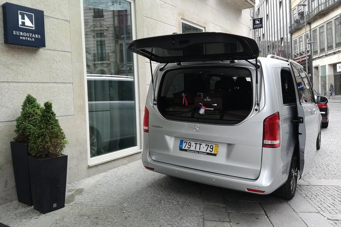 Private transfer Lisbon / Porto with tour included. - Choosing your stops: Óbidos, Nazaré, Fatima, Coimbra, Aveiro