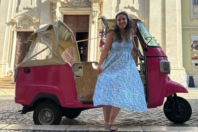 Private Tuk-tuk Tour of Lisbon and Belém - Passing iconic Lisbon sights: the train station moment and São Bento Palace