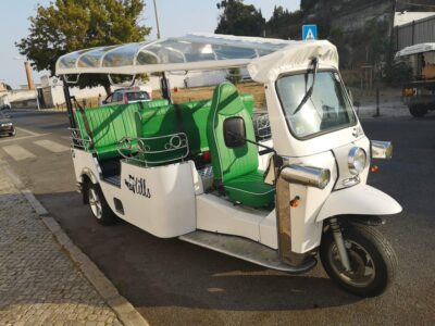 Private tuktuk Tour : unforgettable Old Town Lisbon - Entering the Old Town at Tuktuk Speed