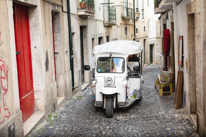 Private Tuktuk Tour with Portuguese Tapas and Wine - Graça & São Vicente, then Baixa, Rossio, and Restauradores
