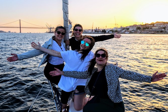 Relaxing Sailboat Cruise along the Tagus - A small sail that makes Lisbon feel less like a checklist