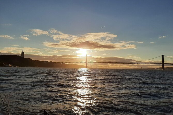 Relaxing Sailboat Cruise along the Tagus - 25 de Abril Bridge: the signature photo moment