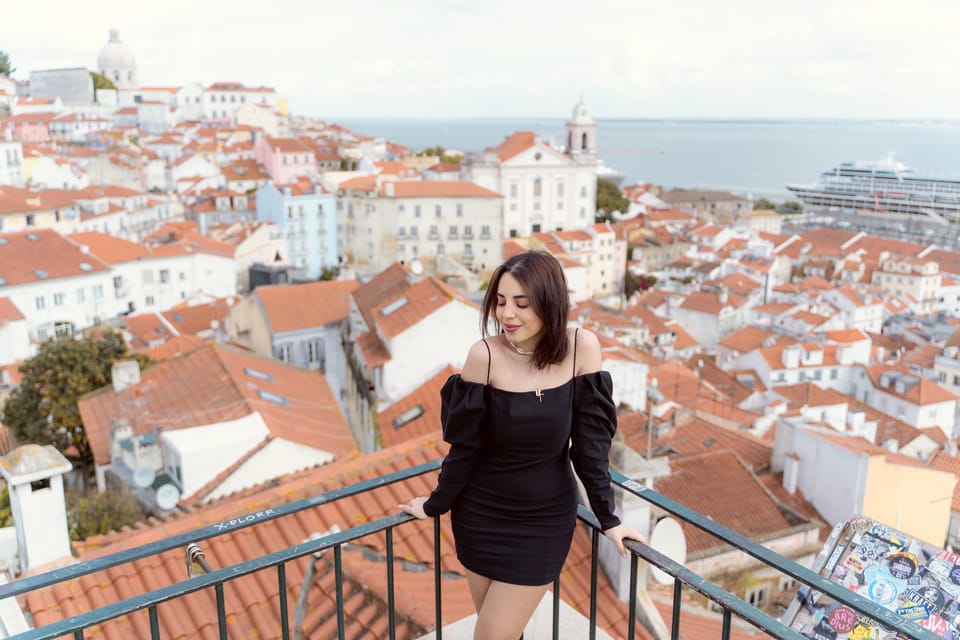 Romantic Photoshoot Experience for Couples in Lisbon - Languages, Accessibility, and Group Setup