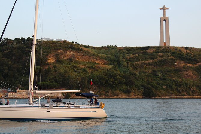 Romantic Private Sailboat in Lisbon for couples - Key things you’ll notice right away