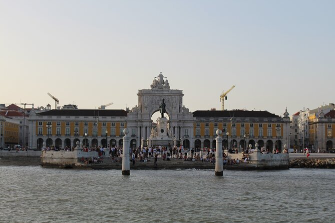 Romantic Private Sailboat in Lisbon for couples - Departure times: how to fit it into your Lisbon day