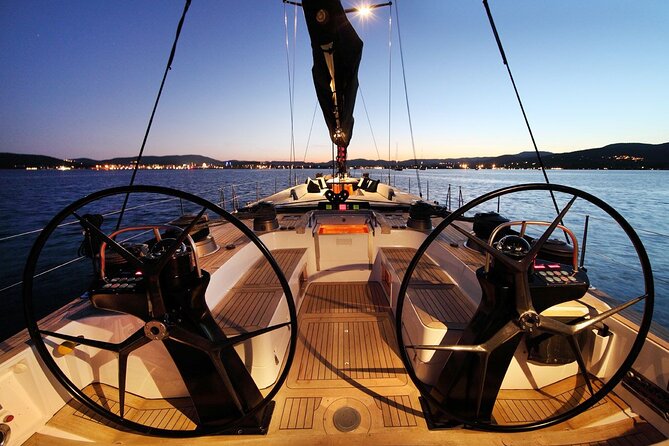 Sail & Dine Sailboat Tour With Sunset - Timing and weather: what to wear for a Lisbon sunset cruise