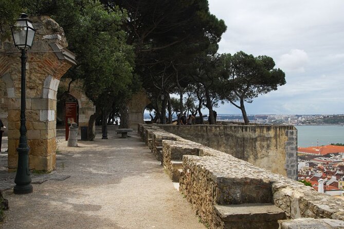Saint George Castle Guided Tour from Lisbon - Castelo de São Jorge: why a guided hour-and-a-half hits the sweet spot