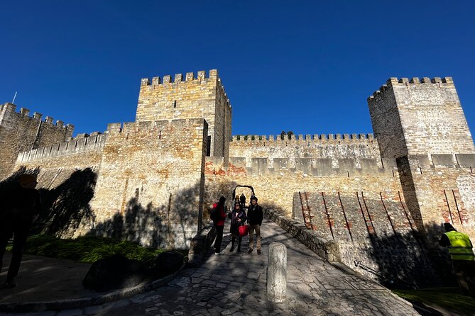 Saint George Castle Guided Tour from Lisbon - Where you meet and how the experience ends