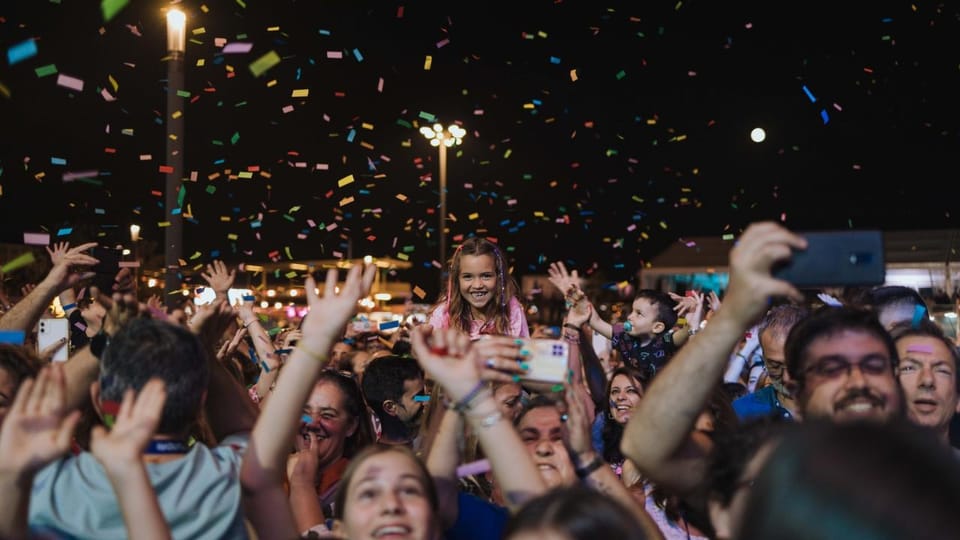 Saints on the Tagus: Traditional Festival with Taste & Music - The festival flavor: sardines, manjericos, and quatrains
