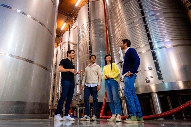 Setúbal: Winery & Fish Market Tasting Tour from Lisbon - Palácio da Bacalhôa: More Than Just a Tasting Room