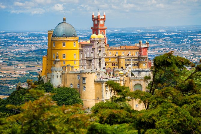 Shared Tour to Sintra from Lisbon - The drive back to Lisbon: shoreline views and the surfer factor