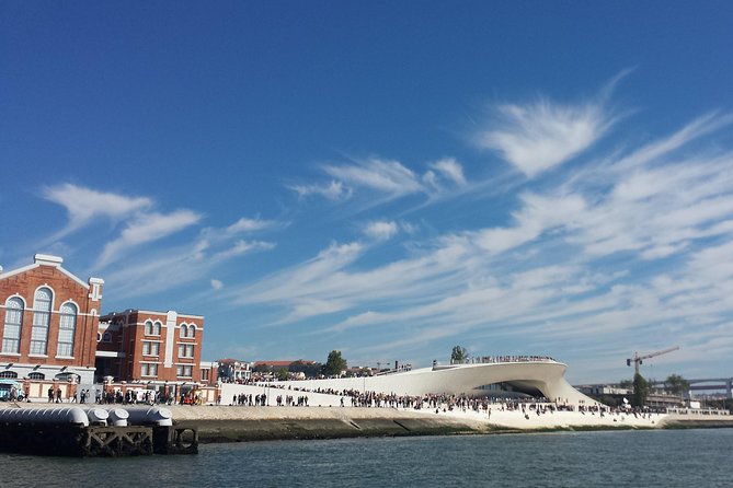 Sight Sailing in Lisbon - Almada’s Christ-King and Ajuda Palace: viewpoints that change the story