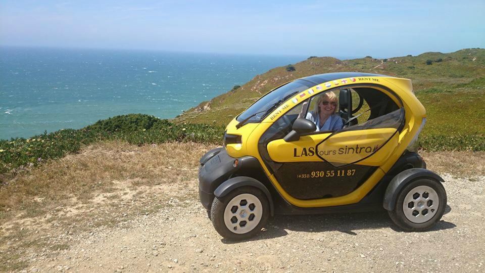 Sintra: 4 MAJOR Monuments Tour E-Car com GPS Audio Guide - Moorish Castle viewpoints: the ocean shows up for a reason