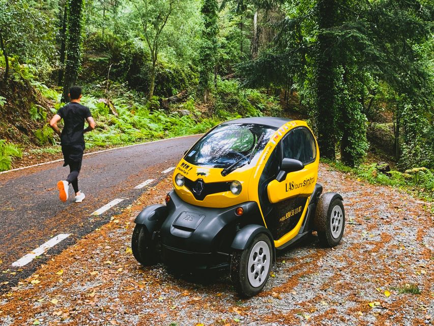 Sintra: 4 MAJOR Monuments Tour E-Car com GPS Audio Guide - São Pedro lunch in a small town, with your day staying on track