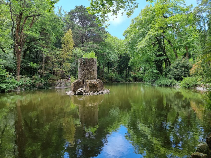 Sintra and Cascais: Magical Fairytale Tour - Sintra center: a quick taste that keeps the day human