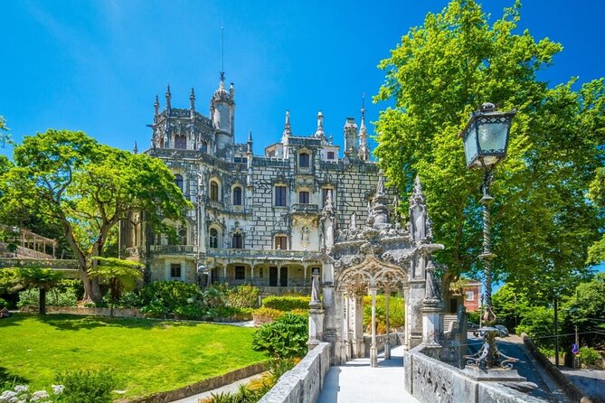 Sintra and Cascais Private Tour from Lisbon - Stop 2: Praça da República and Sintra’s walkable center