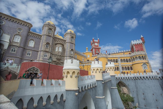 SINTRA – CABO DA ROCA – CASCAIS: A magical escape - Sintra old town: cobblestones and quick orientation