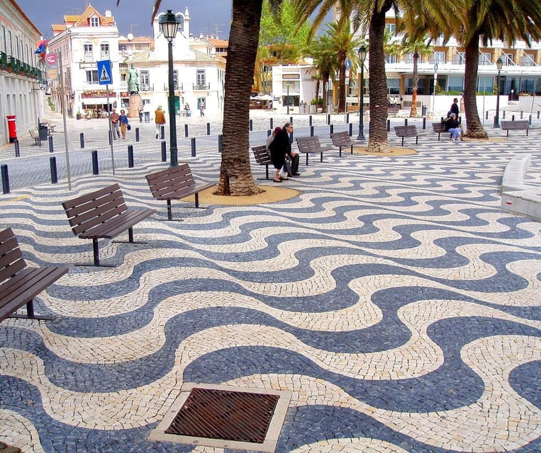 Sintra: Full-Day Deluxe Tour with Pena Palace ticket - Languages, Guides, and Group Feel: What This Day Trip Usually Gets Right