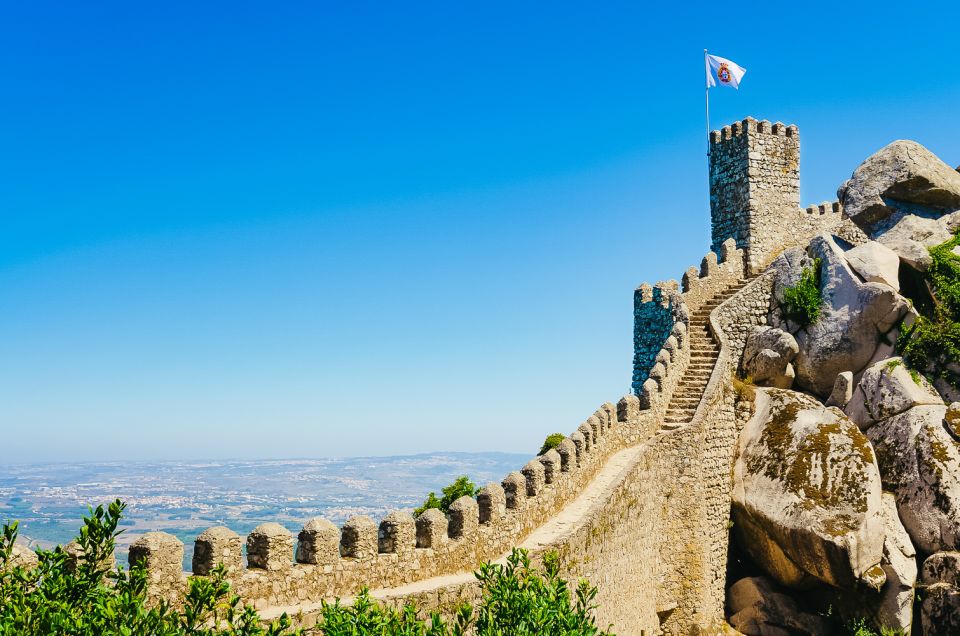 Sintra: Full-Day Private Monuments Tour from Lisbon - Sintra National Palace (Town Palace): the medieval rooms and those chimneys