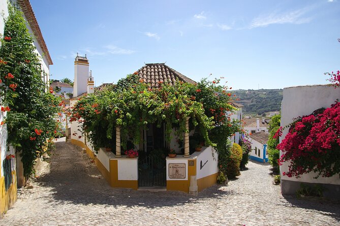Sintra Lovers - Tour to Fátima, Batalha, Nazaré & Óbidos - The Guide Factor: Why Diogo’s Style Matters