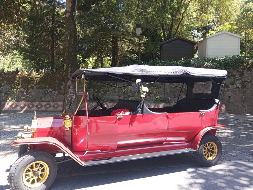 Sintra: Mountain tour by vintage TukTuk - Languages and guide style: how you get more than just transport