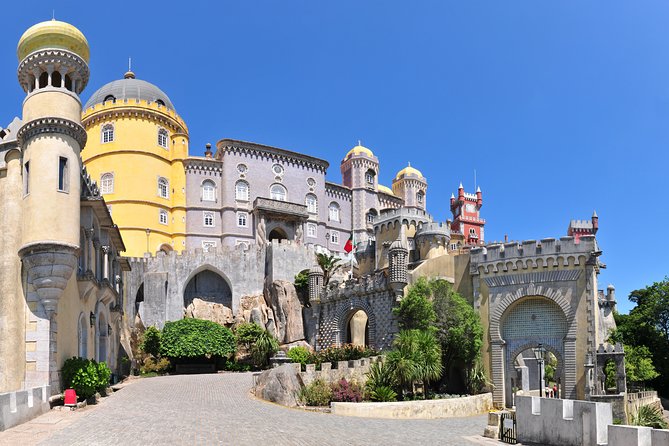 Sintra Palaces Full Day Private Tour from Lisbon - Meeting Point and How the Day Really Moves