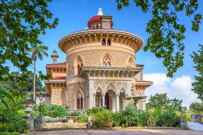 Sintra Private Tour - Stop 4: Sintra National Palace and the two 33-meter chimneys