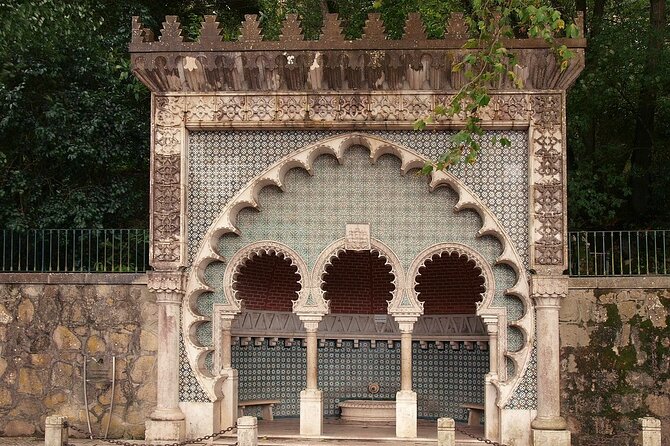 Sintra Sightseeing Tour - Moorish Castle + Pena Palace Area Views