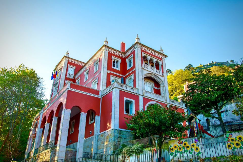 Sintra: -Sintra Sightseeing Tour With Tuk Tuk (1hr) - Stop 1: Sintra Palace for a Strong Start