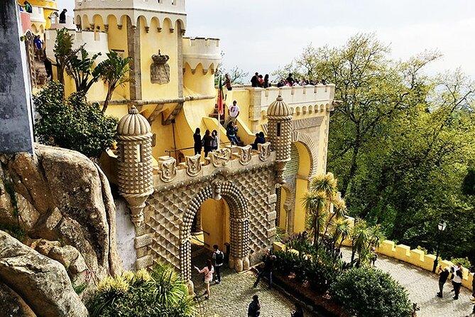 Sintra Small Group Full Day Guided Tour - Stop 4: Cascais, old seaside charm with an easy walk