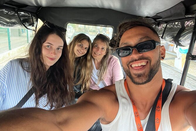 Sintra tour to Pena Palace in vintage car - Private day tour - The drive between viewpoints: where your guide can change the feel of the day