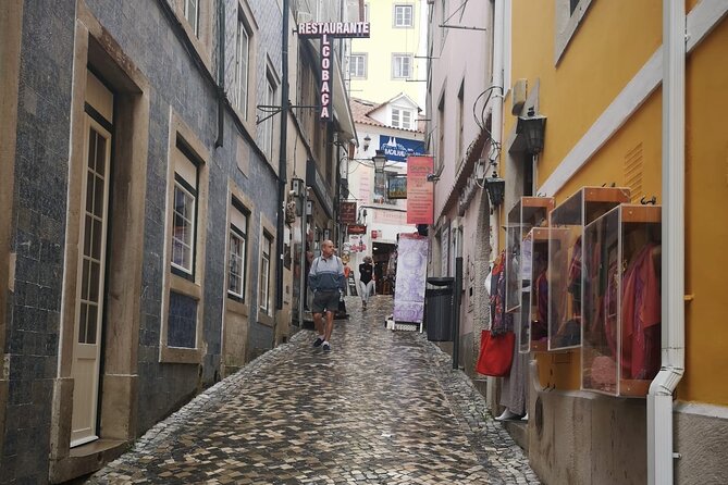 Sintra Tour with Pena Palace, Moorish Castle and Regaleira - Private - Castelo dos Mouros: walls, views, and a little theatre of weather