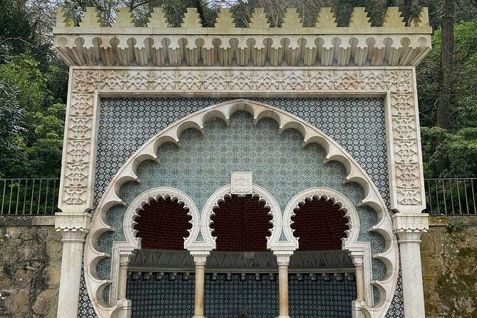 Sintra Walking Tour: Romantic Village & Palaces - Moorish Fountain and the Centro Histórico: charm you can walk through