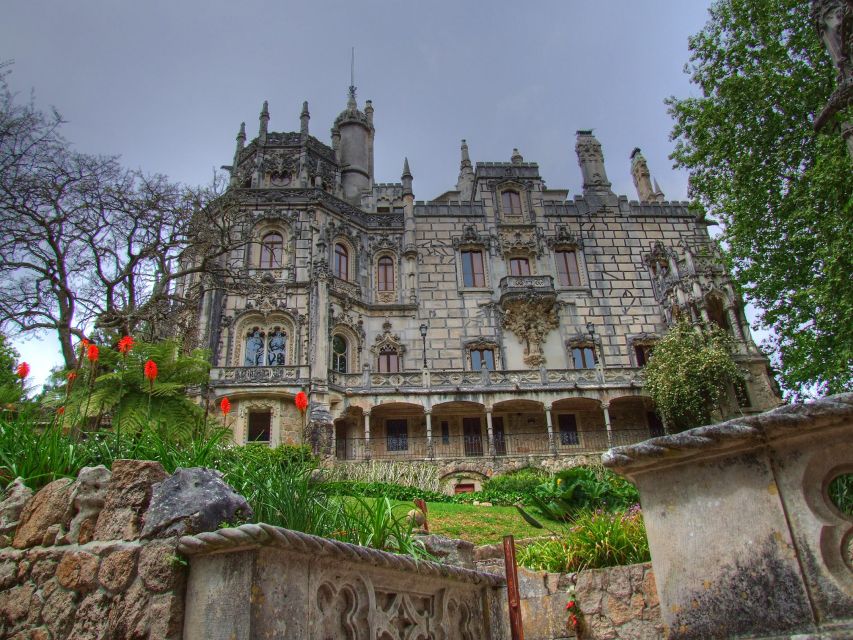 Sintra with a guide: Pena, Regaleira, Roca and Cascais - Getting out of Lisbon: private transport and a stress-free start