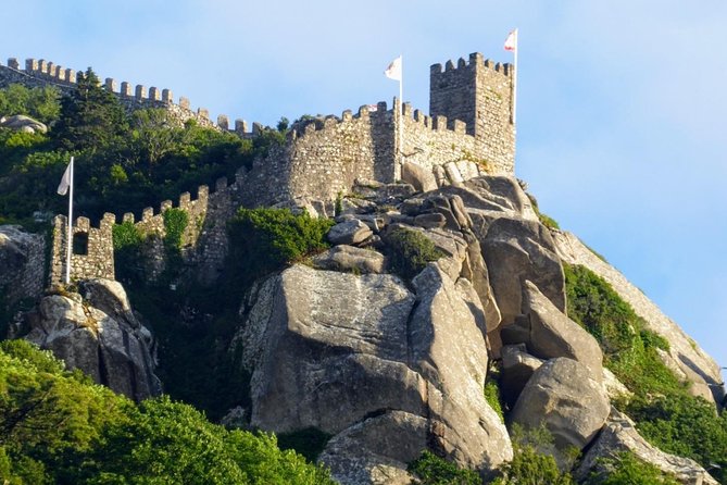 Small Group FULL DAY PRIVATE TOUR Sintra + Cascais+Roca Cape - Castelo dos Mouros and the viewpoint strategy