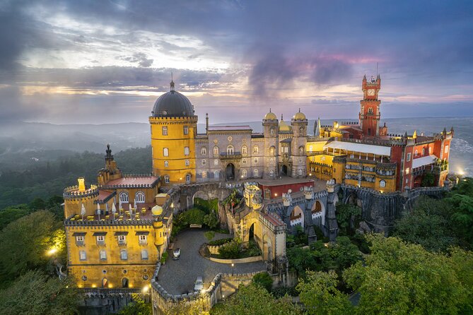 Small Group Pena Palace, Sintra, Regaleira and Cascais - Cascais by the Sea: Lunch Time and Real Beach Town Vibes