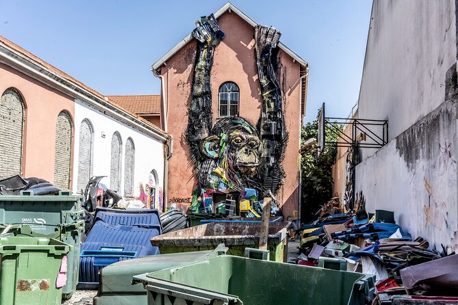 Street Art - Tuk Tuk Tour - Your Guide Makes It Work: Names Like Diogo and Nelson Stand Out