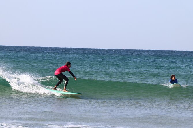 Surf Class in Almada - Equipment Setup: Board and Wetsuit, Plus Comfort Tips