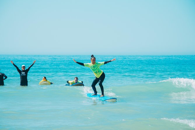 Surf Lesson on Praia de Carcavelos - On the sand: push-off drills, stance practice, and warm-ups