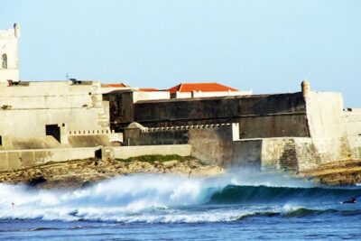 Surf Lesson on Praia de Carcavelos - Meeting at Avenida Marginal: how to avoid the first-storm confusion