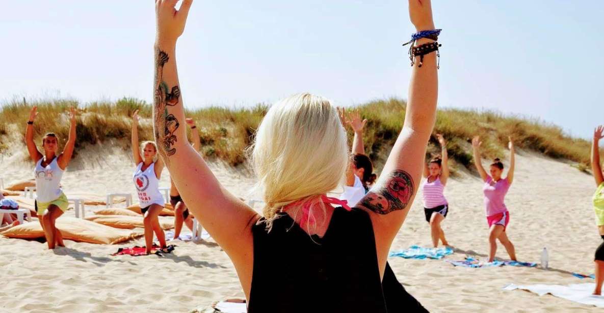 Surfing and Yoga in Lisbon - The yoga session: simple movements that prepare you for waves