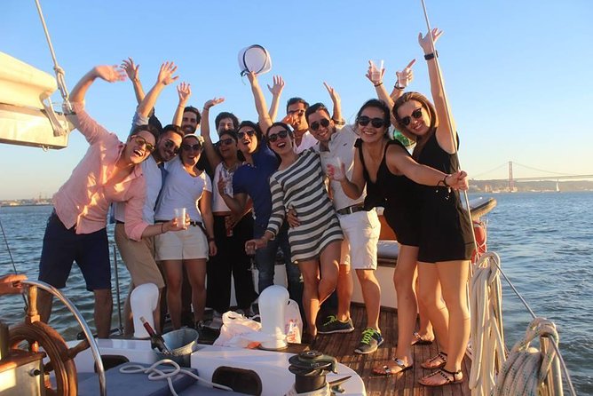 Tagus River - Private Tour on Vintage Sailboat - Entering the rhythm of Lisbon from the Tagus