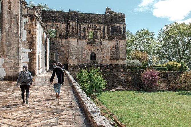 Templar River: Tomar and Almourol Private Tour - Getting there from Lisbon: pickup, drive time, and comfort