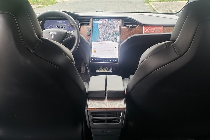 Tesla Model S Transfers - Meeting Point Details: Av. da Liberdade 224B