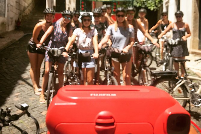 The 7 Hills Tour of Lisboa - Narrow streets and busy intersections: safety is part of the product