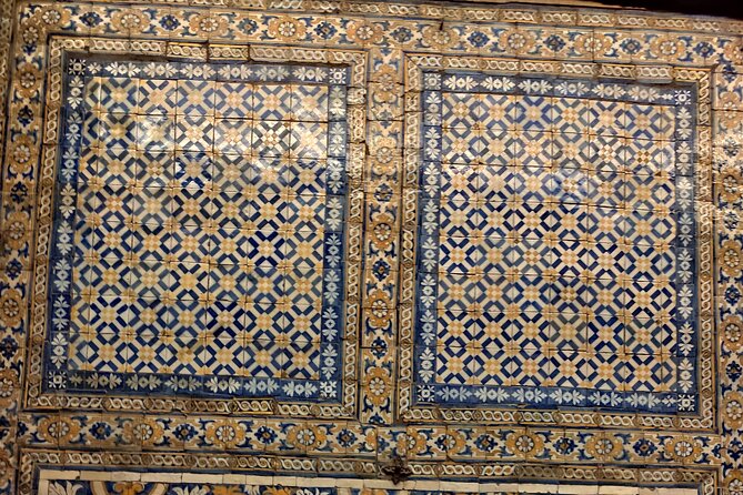 The Portuguese Tiles - Livraria Bertrand in Chiado: blue-and-white tiles on a bookshop icon