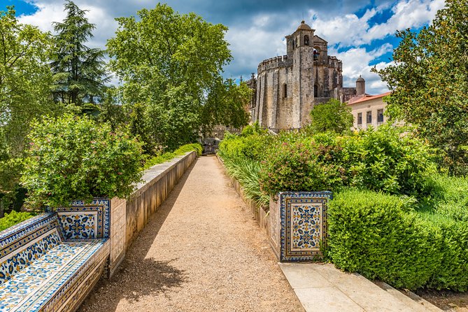 Tomar and Castle of Almourol Private Full-Day Tour from Lisbon - Convento de Cristo: The Templar Focus (and the One Ticket You Should Plan)